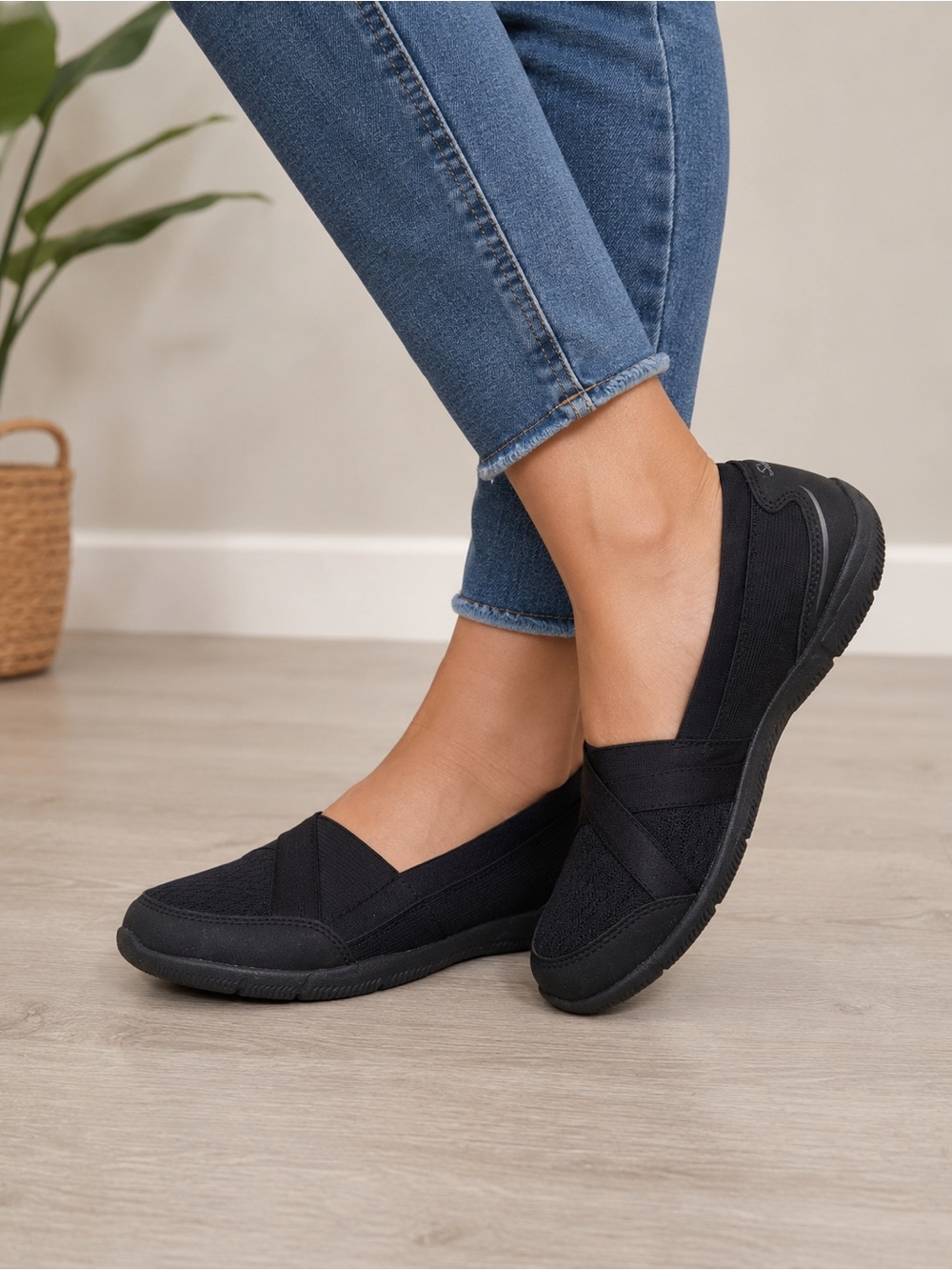 Skechers Flats Women Size 8 Black Memory Foam Comfort Slip On Walking Shoes